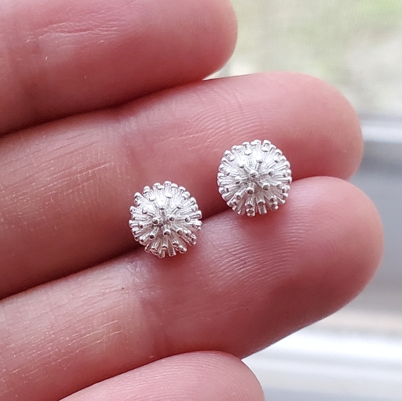NWOT Tiny Silver Flower Studs